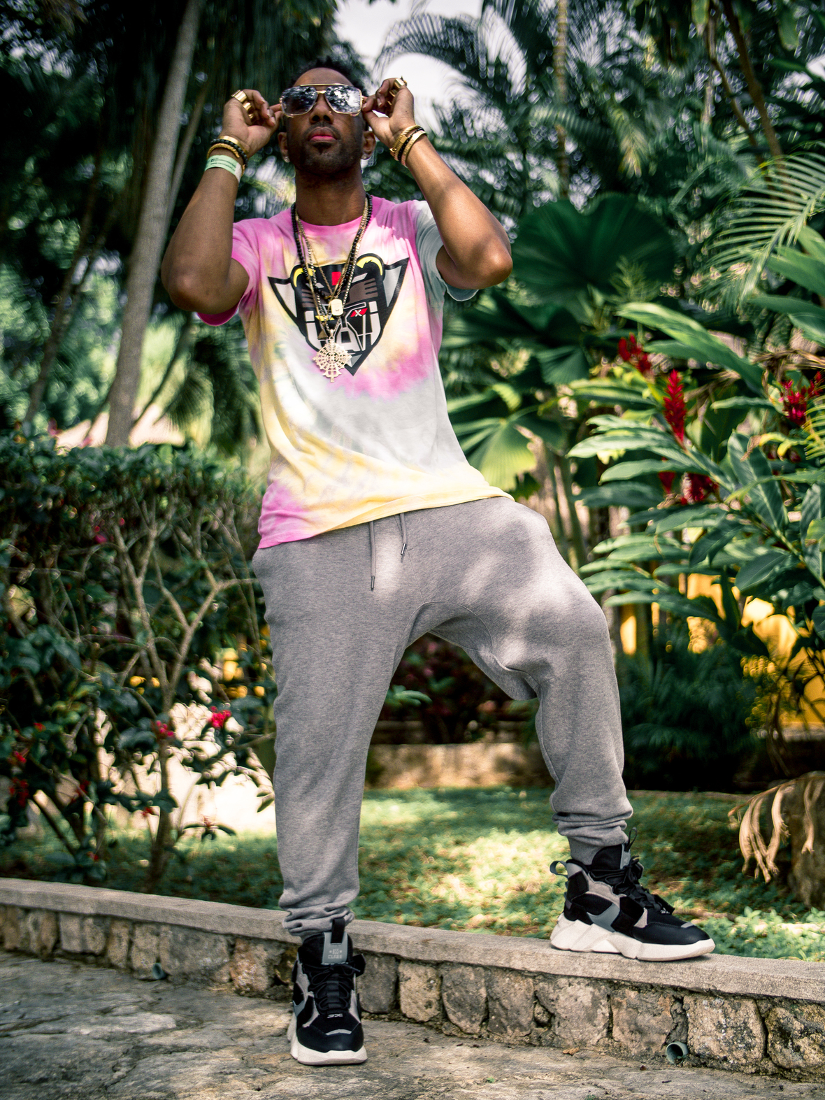 LongLiveCzar – “In My Bag” (Video)