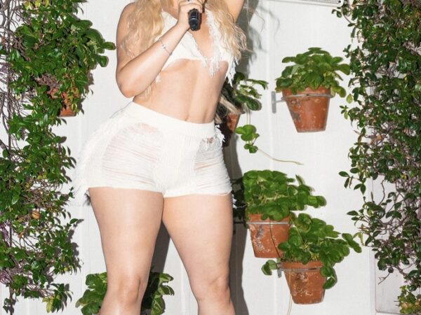 Una drops new hit single “Mine”